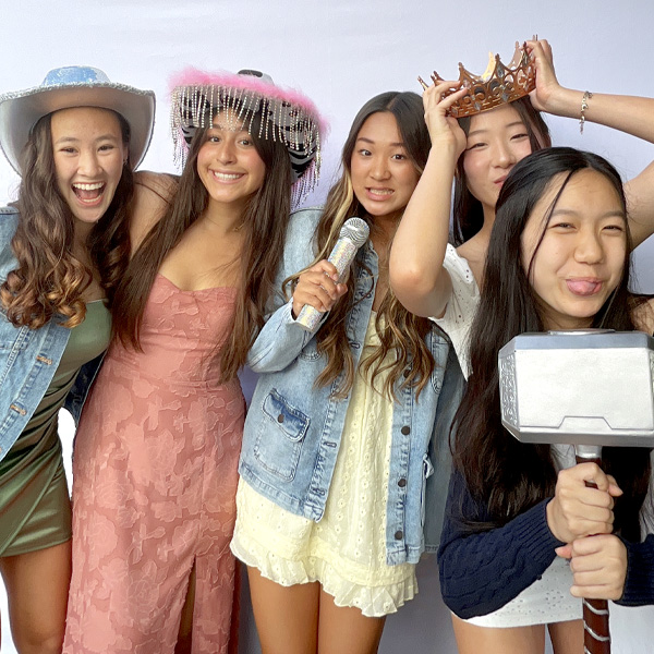 Friends Using a photobooth-Photo Booth Company-Glamoor-Los Angeles (13)