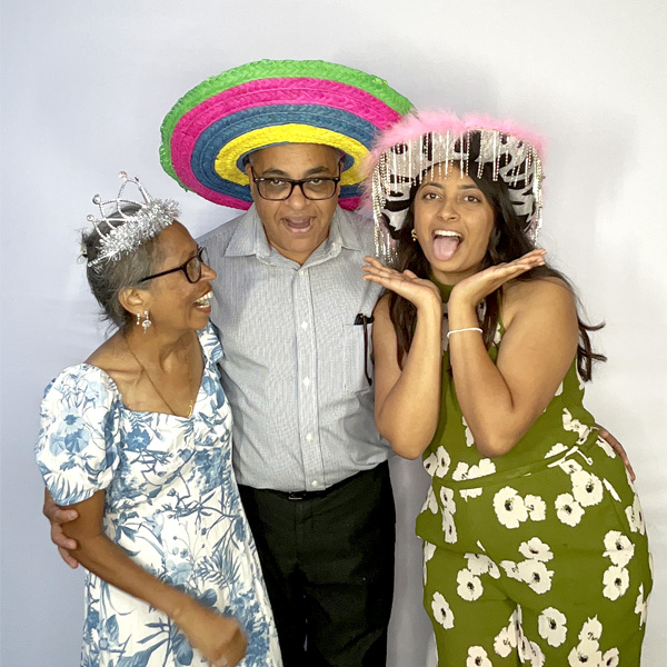 Friends Using a photobooth-Photo Booth Company-Glamoor-Los Angeles (16)