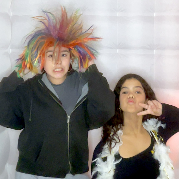 Friends Using a photobooth-Photo Booth Company-Glamoor-Los Angeles (4)